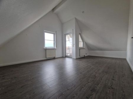 Schöne 3,5-Zimmer-Dachgeschosswohnung in zentraler Lage von Ammerbuch - Entringen - Photo 2