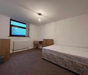 3 bedroom end of terrace house to rent - Photo 1