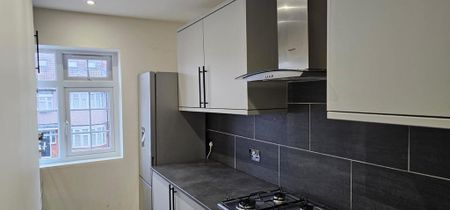 3 bedroom flat to rent - Photo 4
