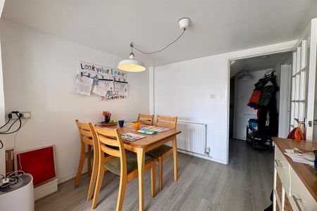 2 bedroom terraced house to rent - Photo 4