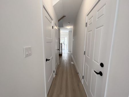 For Lease - 21 Hay Lane, Barrie, Ontario - Photo 2