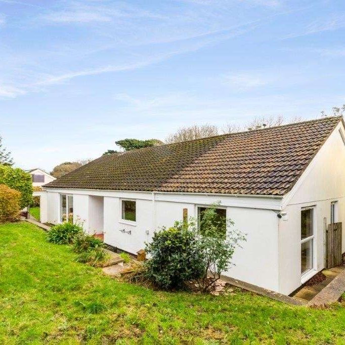 A detached 4 bedroom bungalow on the edge of the popular village of St Agnes available for 12 months. Please email to register your interest and complete a pre - Photo 1