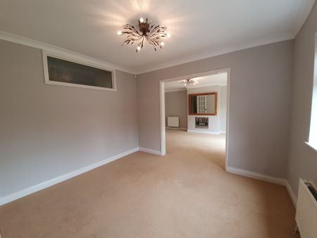 4 bedroom substantial detached home to let in Bickley – walking distance to Bickley station! - Photo 2