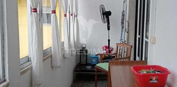 Apartamento t2 mobilado e equipado, com 2 frentes, marquise e varanda com vista rio - Photo 2