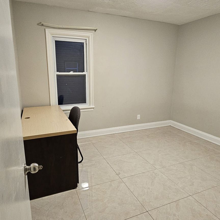 For Lease - 299 West 2nd Street, Hamilton, Ontario - Photo 1