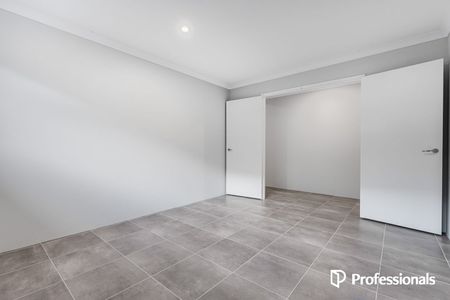 Spacious Family Living in a Sought-After Treeby - Photo 3