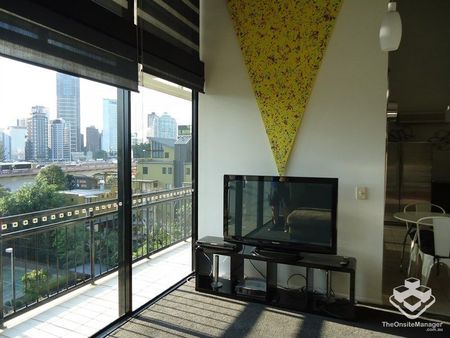 Furnished Penthouse Loft Apartment - Fantastic Views. - Photo 3