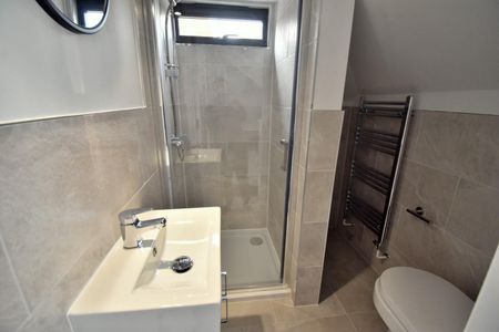 1 bedroom Flat To Let - Photo 5