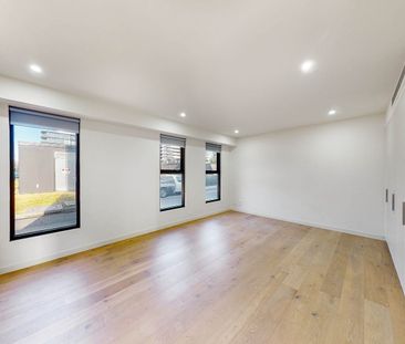 Stunning Four Bed Townhouse Near The Bay - Photo 1