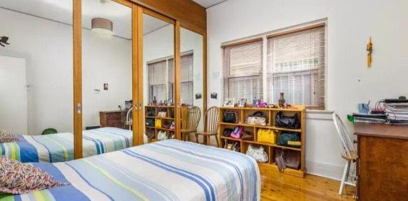 Apartment with 2 bedrooms & 1 bathroom - Photo 2