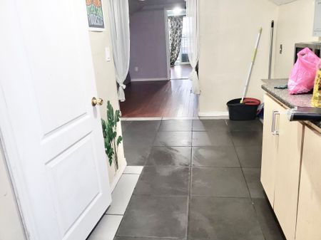 For Lease - 7098 Goreway Drive, Mississauga, Ontario - Photo 3