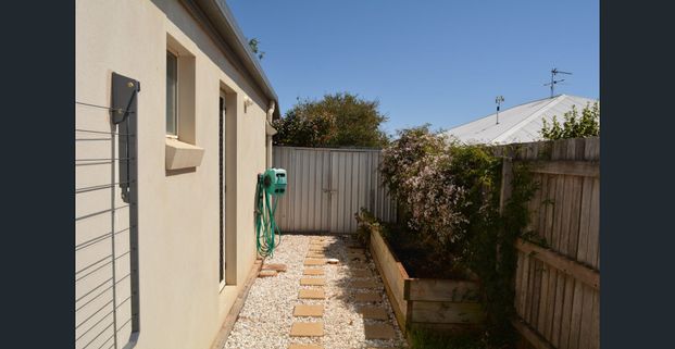 Spacious Family Home in Prestigious Saba Court - Photo 1