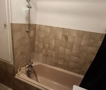 Appartement Six Fours Les Plages 1 pièce(s) 26.60 m2 - NON MEUBLE -... - Photo 2