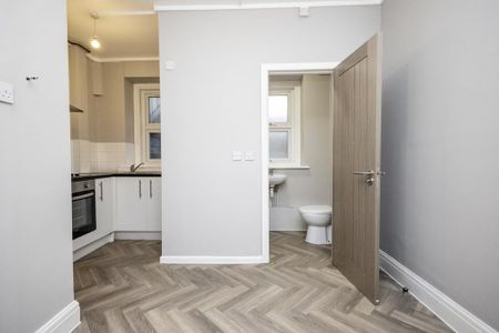 Studio to rent - Photo 2