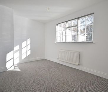 2 bedroom semi-detached house to rent - Photo 2