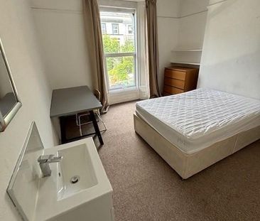8 bedroom terraced house to rent - Photo 2