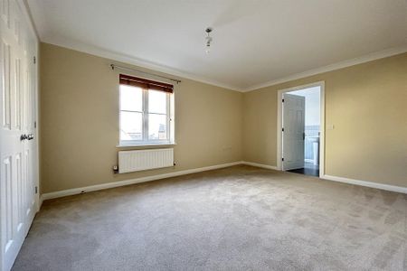 4 bedroom detached house to rent - Photo 3