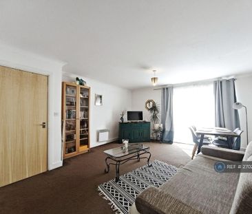 2 bedroom flat to rent - Photo 2