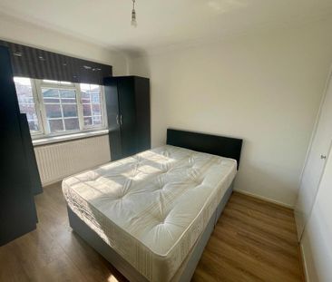 3 bedroom end of terrace house to rent - Photo 3