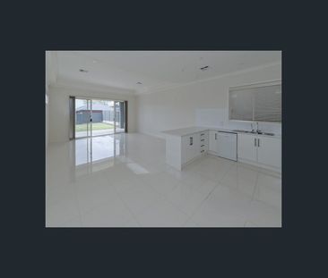 Stunning Modern Home! Walking distance to schools, shops & transport! - Photo 3