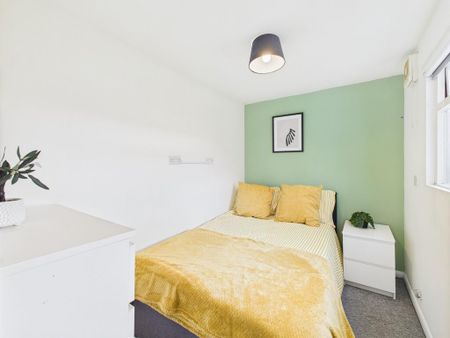 5 bedroom semi-detached house to rent - Photo 3