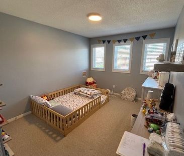 For Lease - 1928 Wildflower Drive, Pickering, Ontario - Photo 2