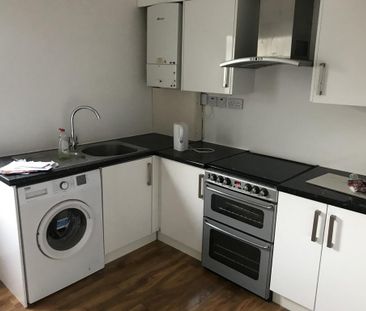 3 bedroom terraced house to rent - Photo 4