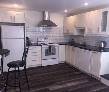 Appartement rénové d'une chambre en demi-sous-sol (3 1/2) à louer (... - Photo 2