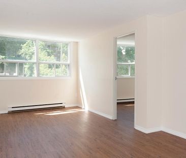 Little Italy - Steps to new Line 2 O-Train station - Quick and easy... - Photo 1