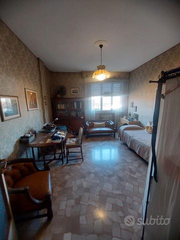 Ampia camera singola - Wide single room - Photo 3