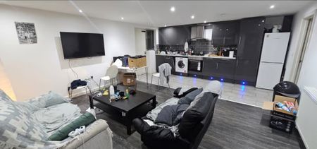 3 Bed - 12 Harold Mount, Hyde Park, Leeds - LS6 1PW - Student - Photo 3