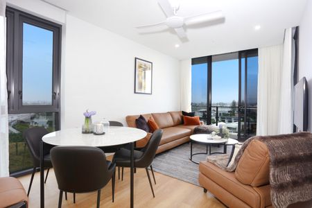 Level 9/18 Remembrance Drive, Surfers Paradise QLD 4217 - Apartment For Rent | Domain - Photo 2