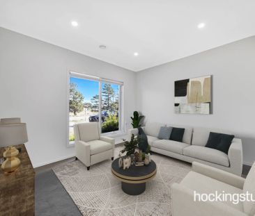 MINS AWAY FROM TRAIN STATION AND FREEWAY ! - Photo 2