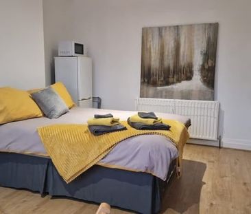 Room in a Shared House, Priory Crescent, HA0 - Photo 3