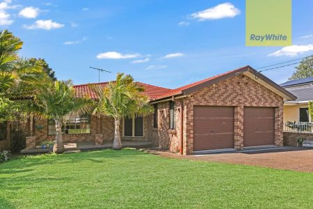 Stunning Four Bedroom Family Home in the Heart of Merrylands - Photo 2