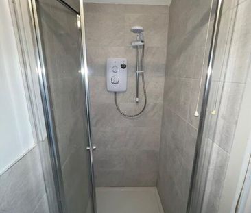 En-Suite Room, 4 Eglantine Gardens, Belfast, BT9 6EZ - Photo 1