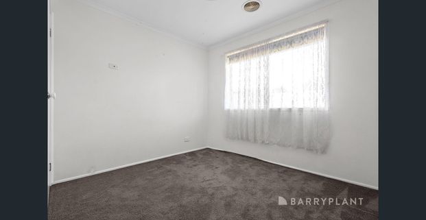 Comfort and Convenience in a Prime Pakenham Location - Photo 1