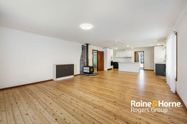 Spacious 4-Bedroom Family Home - Photo 1