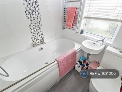 3 bedroom terraced house to rent - Photo 4