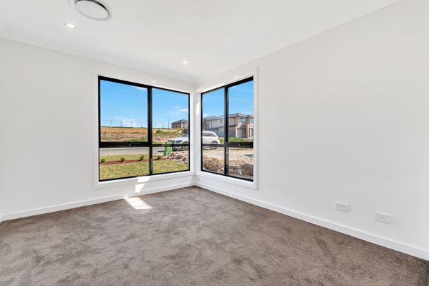 124 Hannaford Avenue, Box Hill NSW 2765 - House For Rent | Domain - Photo 1