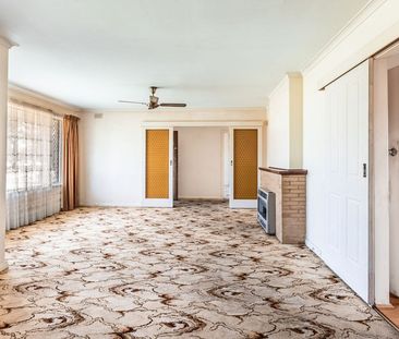 Neat & Tidy Home in Prime Location – Close to Marion Shopping Centre! - Photo 5