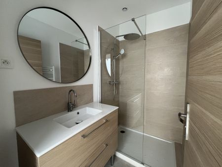 Location Appartement 2 pièces 30m² MARSEILLE 7ème - Photo 2