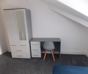 9 bedroom private hall to rent - Photo 2