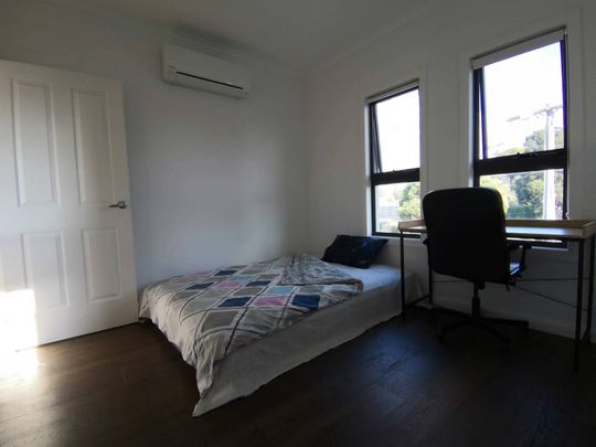 Glen Waverley - Photo 1