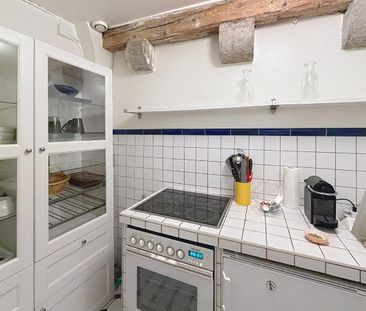 Studio meublé, donnant sur la place du bourg de four en vieille ville. - Foto 5