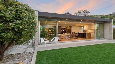 Elegant Fusion - 3 Bed, 2 Bath Redcliffs Home - Photo 3