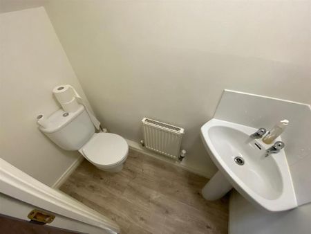 2 bedroom mews to rent - Photo 5