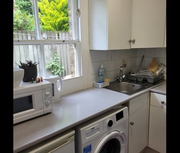 1 Bed Flat, Romola Road, SE24 - Photo 2