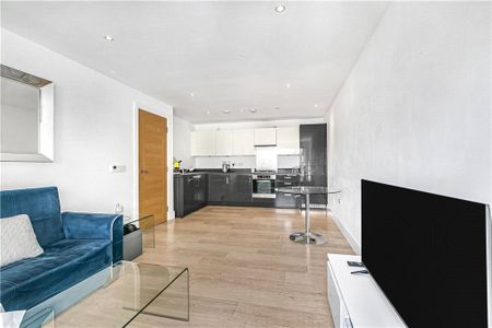 Town Lane, Stanwell, Staines-upon-Thames, Surrey, TW19 7FG - Photo 3