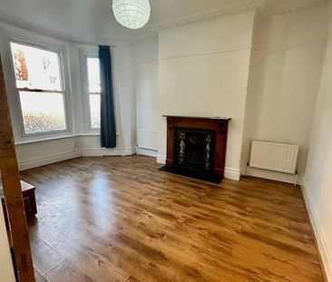 4 Bed Semi-Detached House, Beulah Hill, SE19 - Photo 3